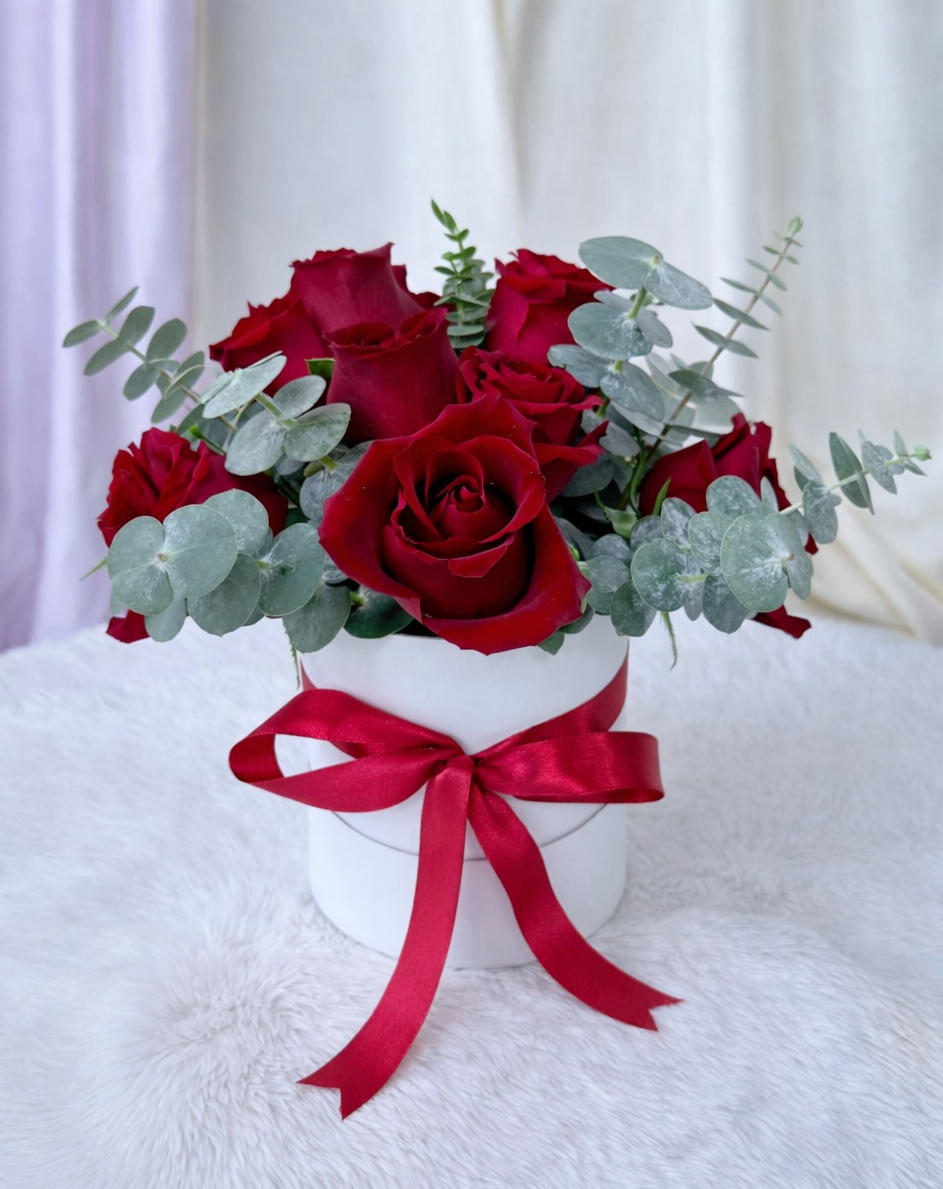 Freya Fresh Roses Bloombox