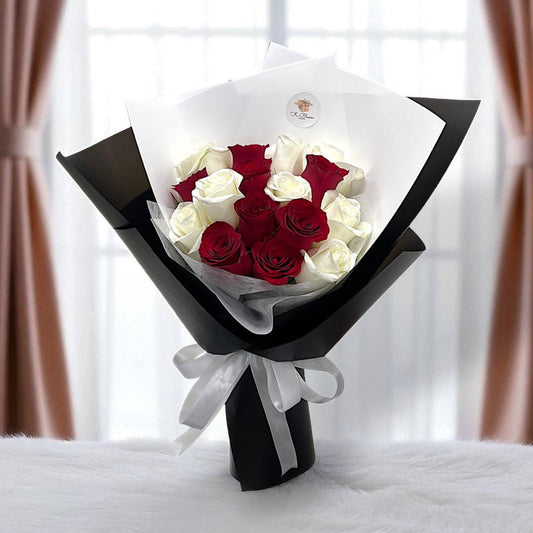 18 Fresh Mix Red & White Roses